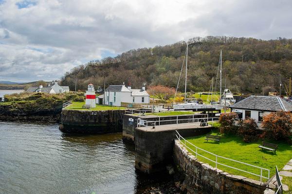 Seaview Cottage, a holiday cottage on the Crinan Canal, Argyll